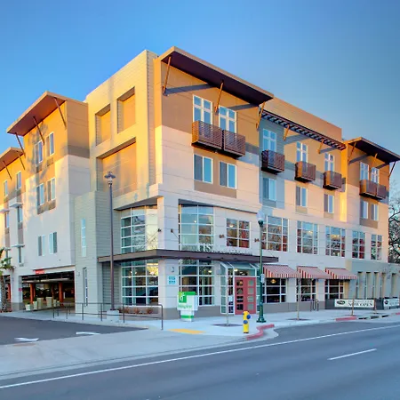 Holiday Inn Windsor - Wine Country By Ihg